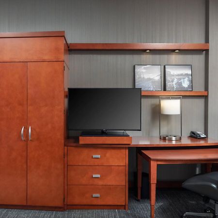 Courtyard By Marriott Greenville Downtown מראה חיצוני תמונה