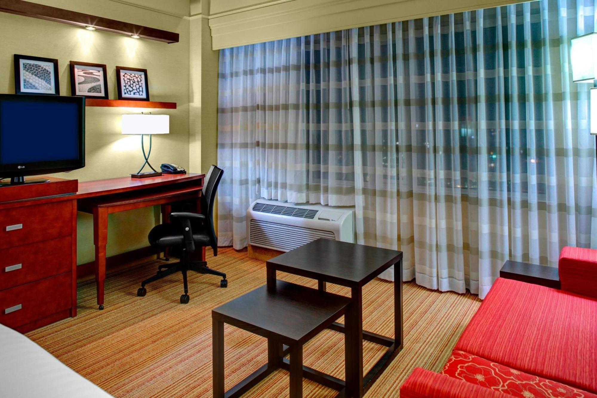 Courtyard By Marriott Greenville Downtown מראה חיצוני תמונה