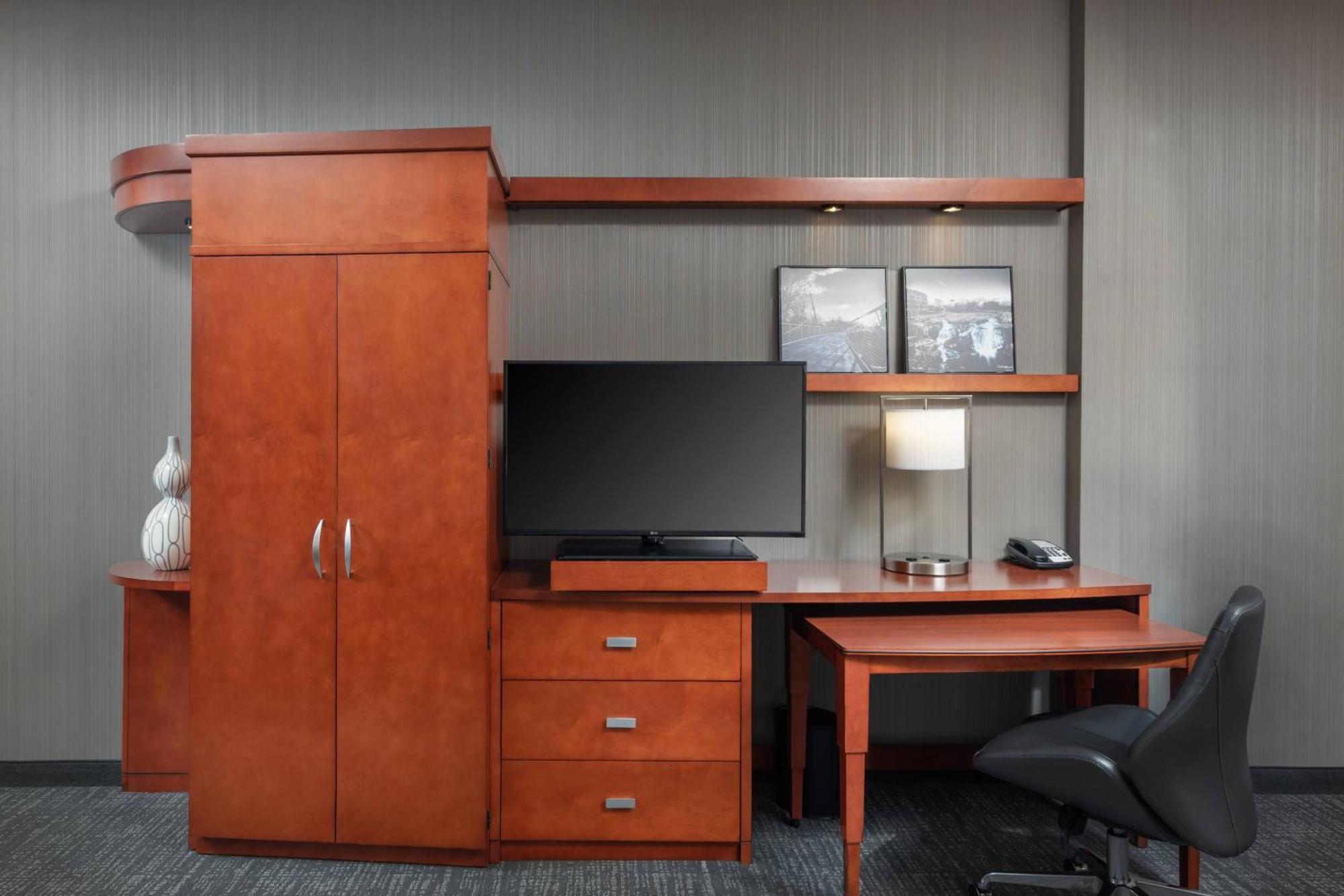 Courtyard By Marriott Greenville Downtown מראה חיצוני תמונה