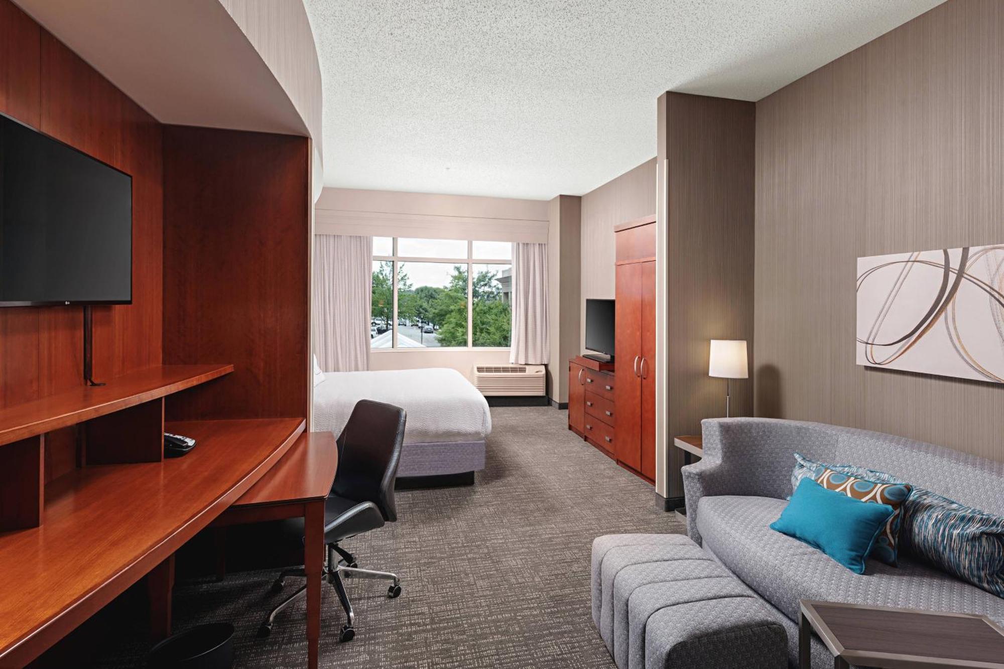 Courtyard By Marriott Greenville Downtown מראה חיצוני תמונה