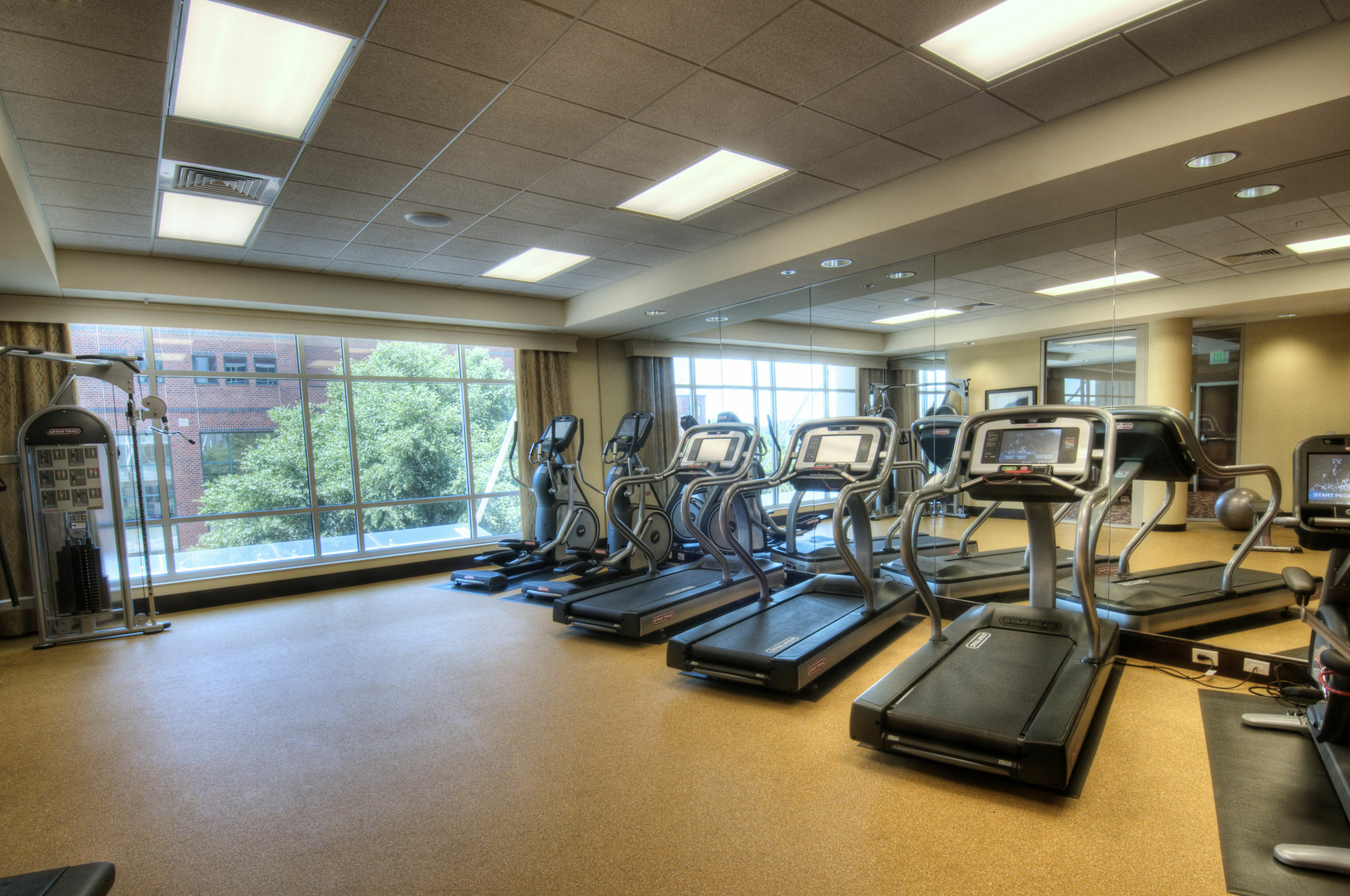 Courtyard By Marriott Greenville Downtown מראה חיצוני תמונה